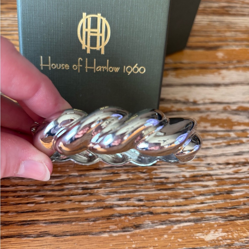 House of Harlow 1960 🩵silver toned hinged bangle